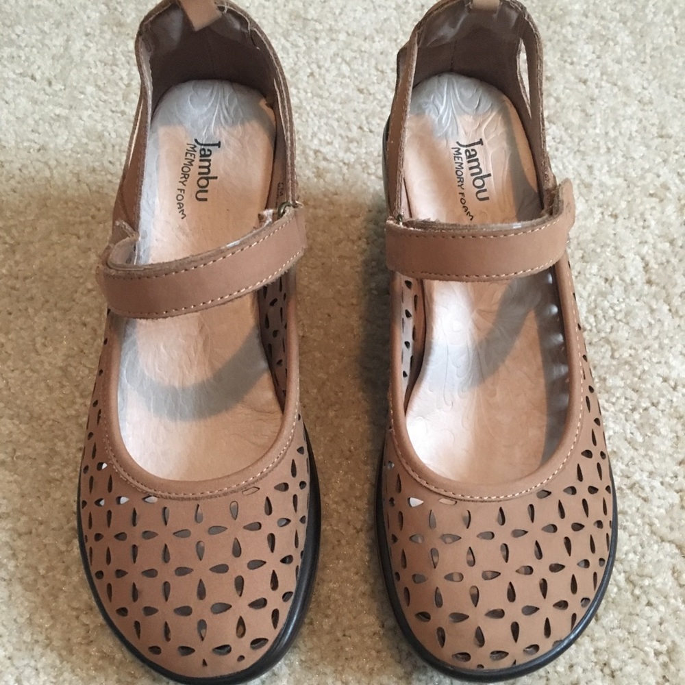 NWOB Jambu Memory Foam Wedges